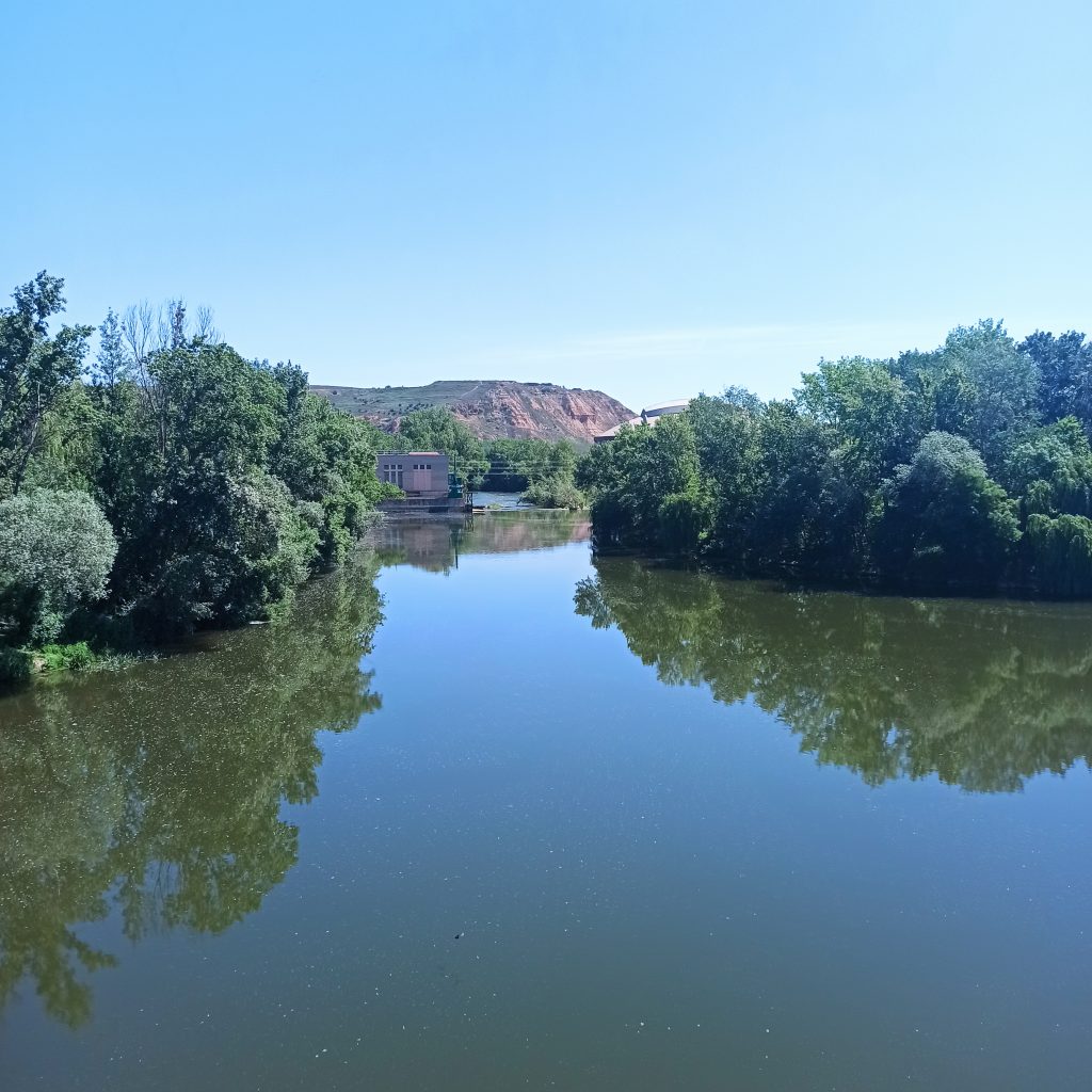 Rio que atraviesa la ciudad de Logroño