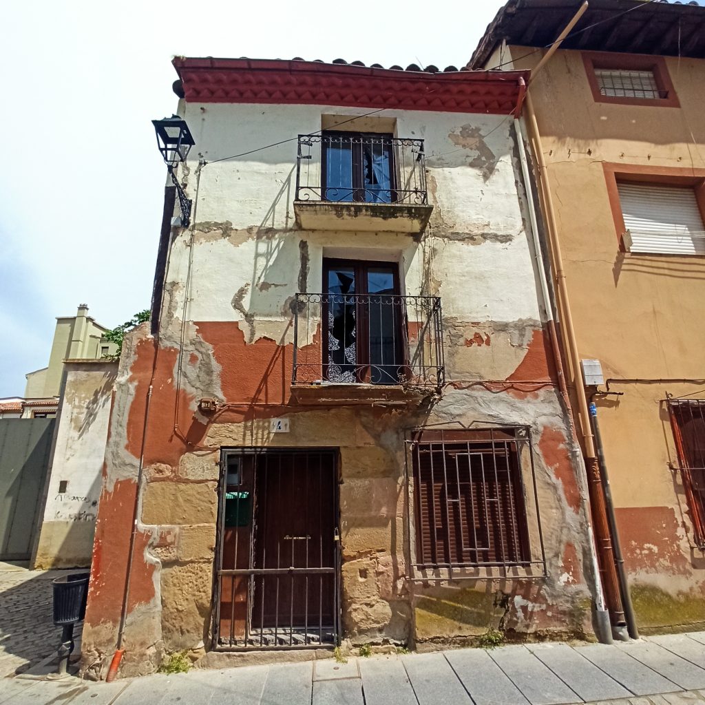 Casa abandonada en Santo Domingo de la calzada por el camino frances a Santiago de Compostela